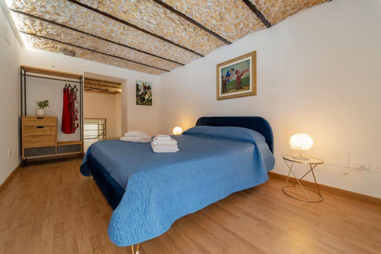 Antico Mercato Di Ortigia Lovely Apartment Syracuse Bagian luar foto