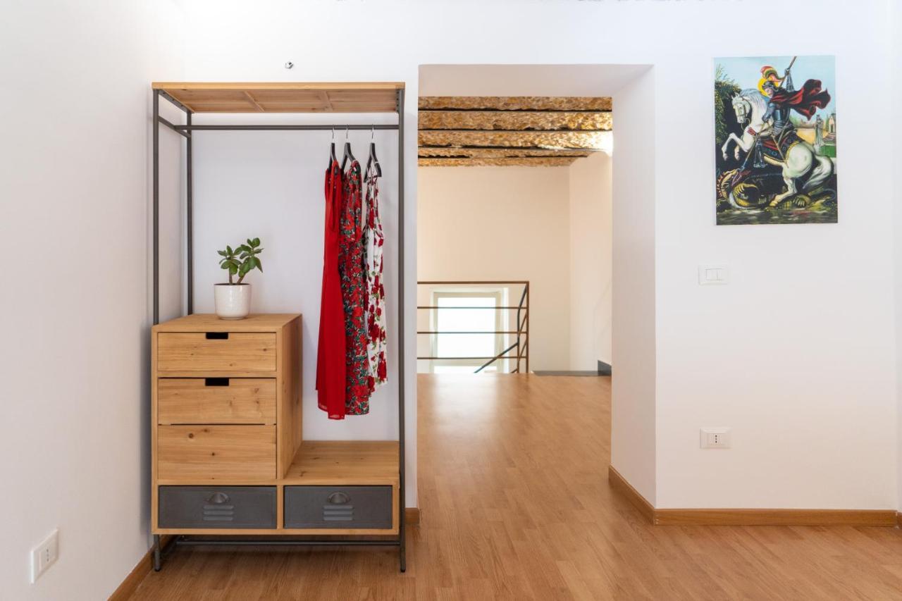 Antico Mercato Di Ortigia Lovely Apartment Syracuse Bagian luar foto