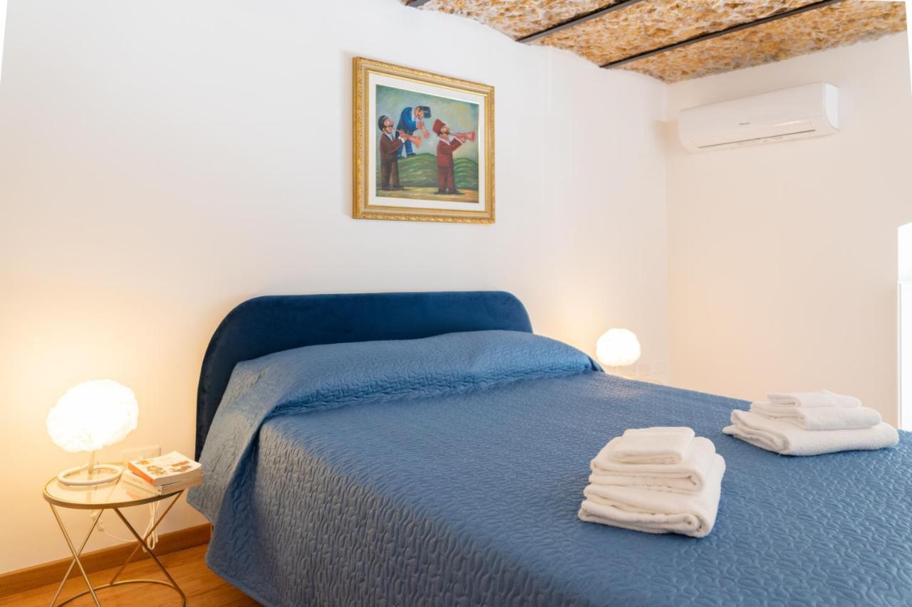 Antico Mercato Di Ortigia Lovely Apartment Syracuse Bagian luar foto