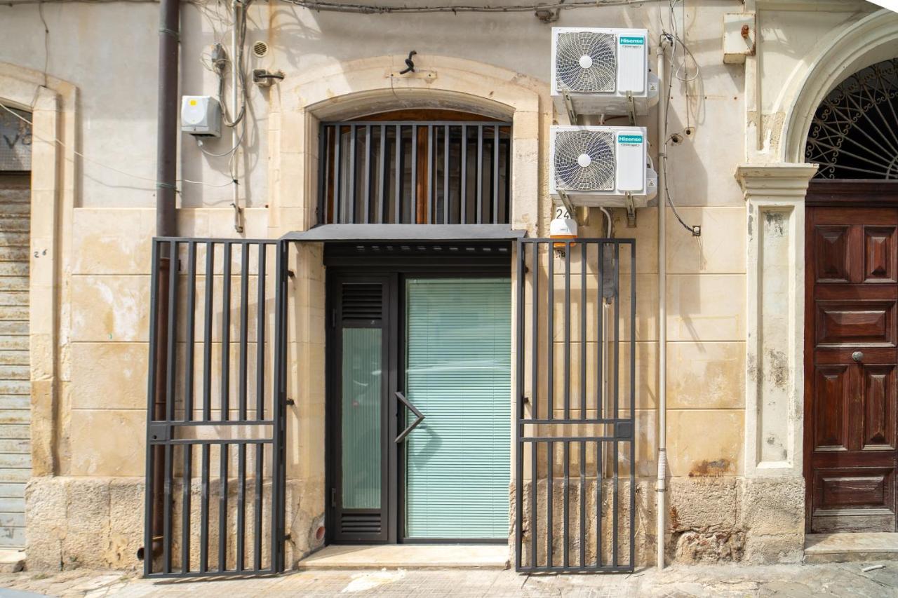 Antico Mercato Di Ortigia Lovely Apartment Syracuse Bagian luar foto